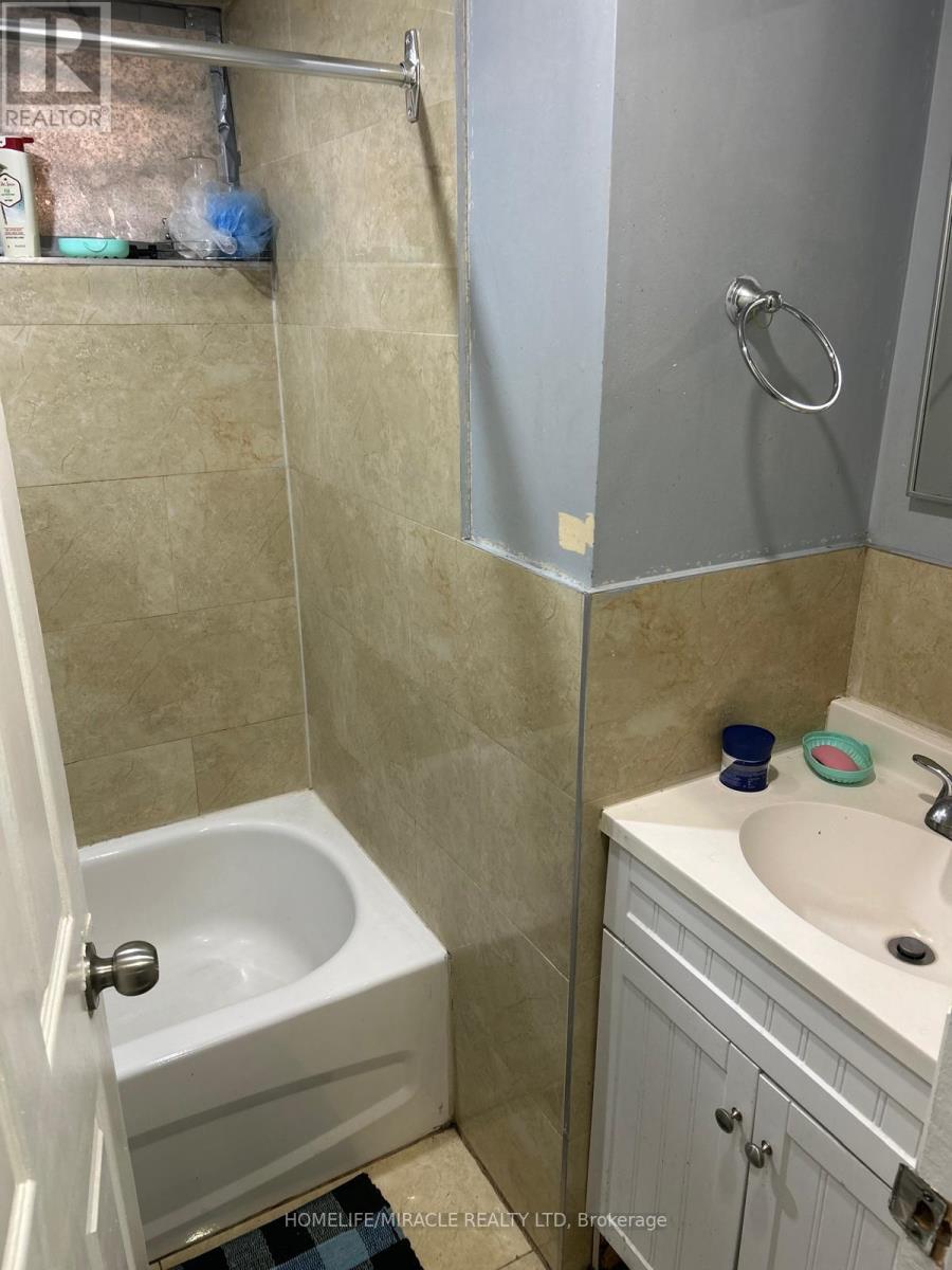 Photo 13 of 28 for 1326 Highbury Avenue N