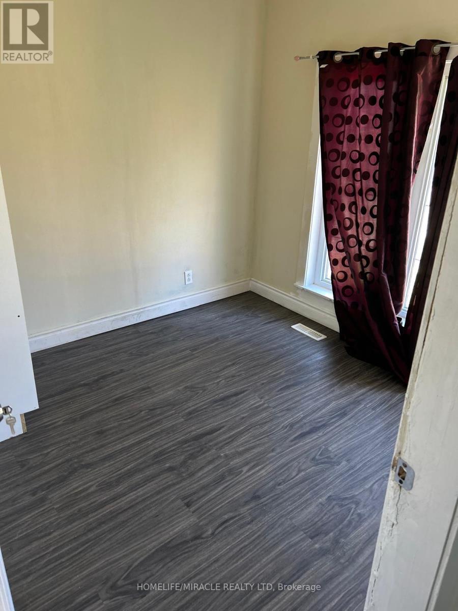 Photo 15 of 28 for 1326 Highbury Avenue N