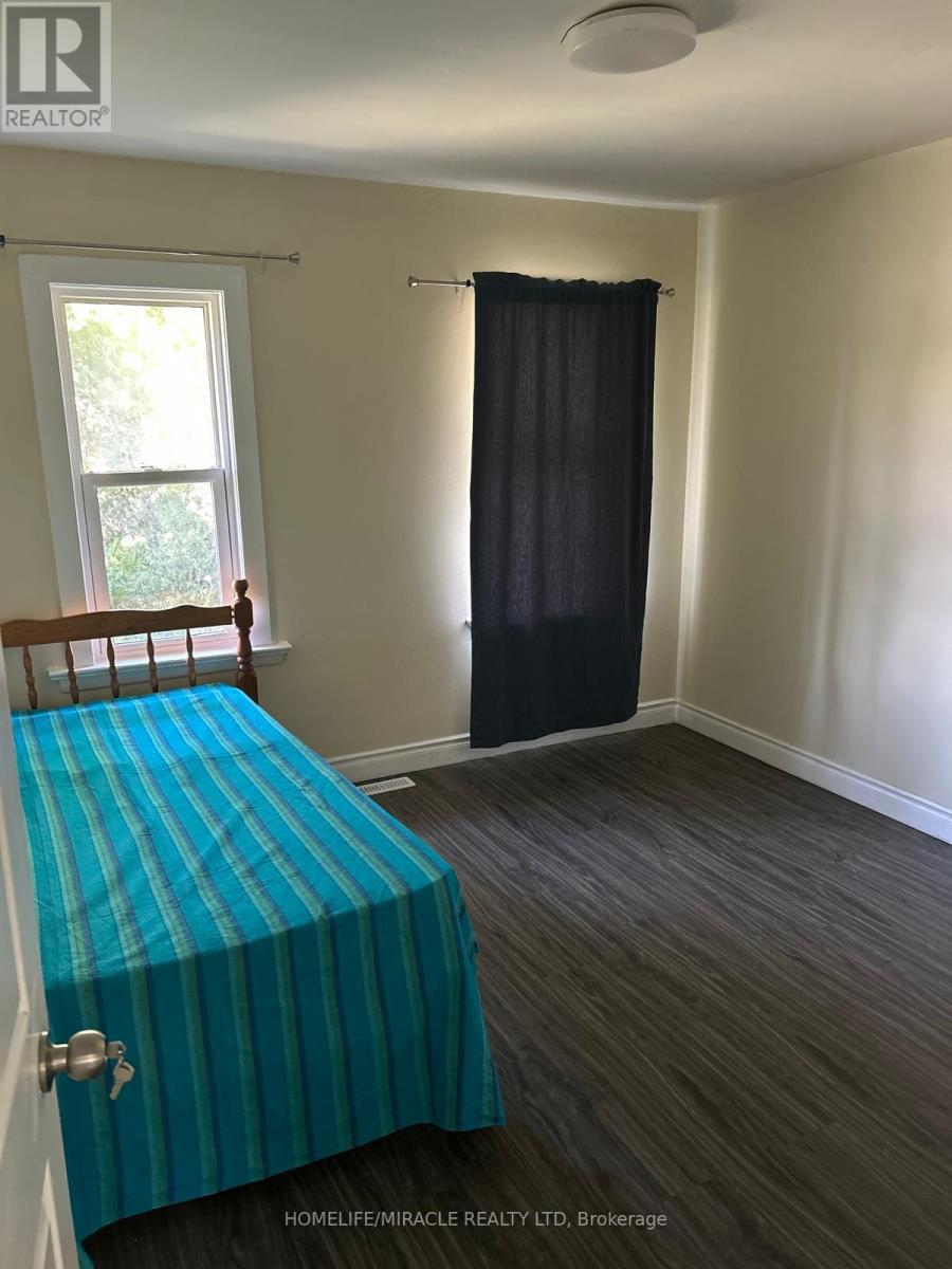 Photo 18 of 28 for 1326 Highbury Avenue N