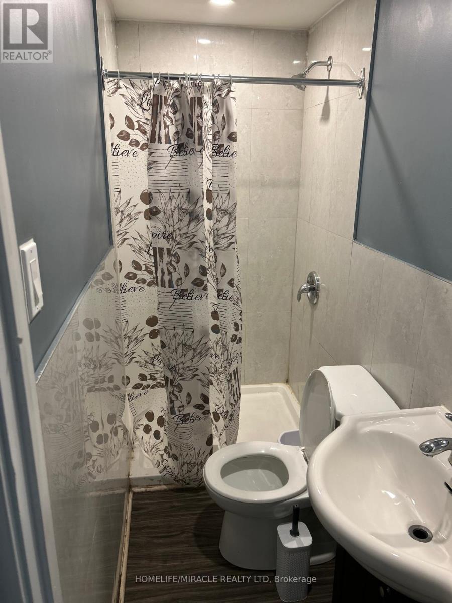 Photo 19 of 28 for 1326 Highbury Avenue N