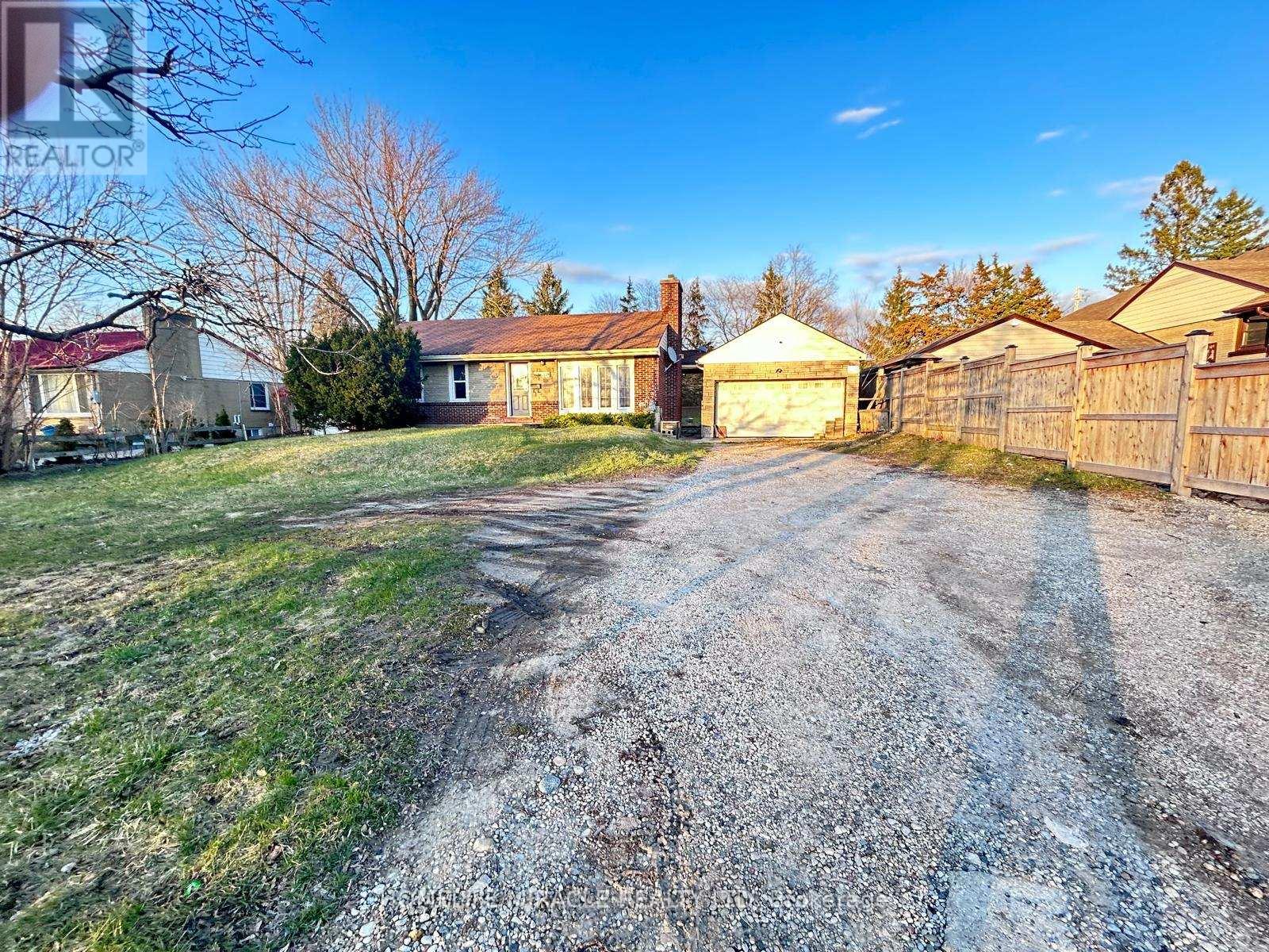 Photo 2 of 28 for 1326 Highbury Avenue N