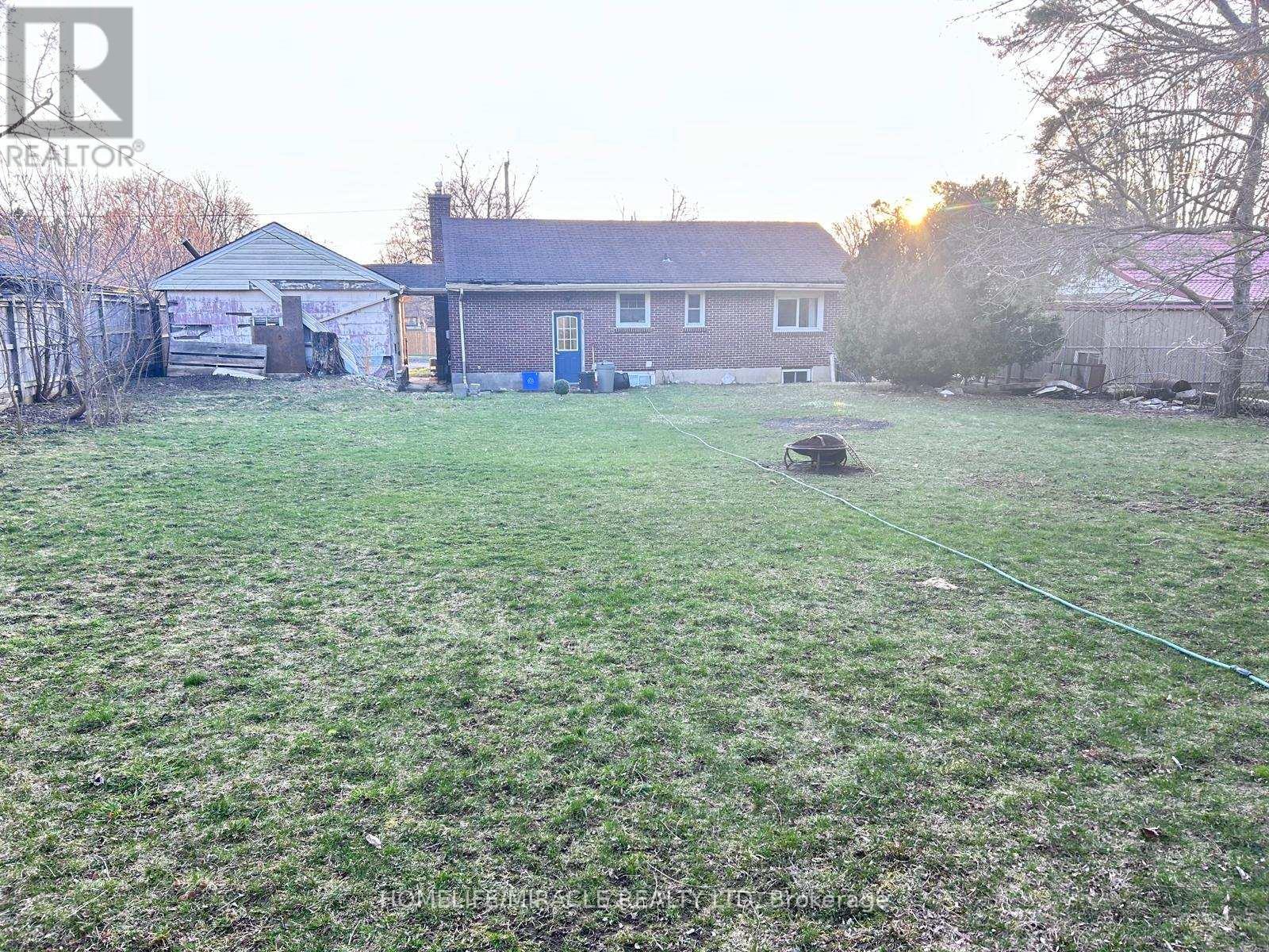 Photo 25 of 28 for 1326 Highbury Avenue N
