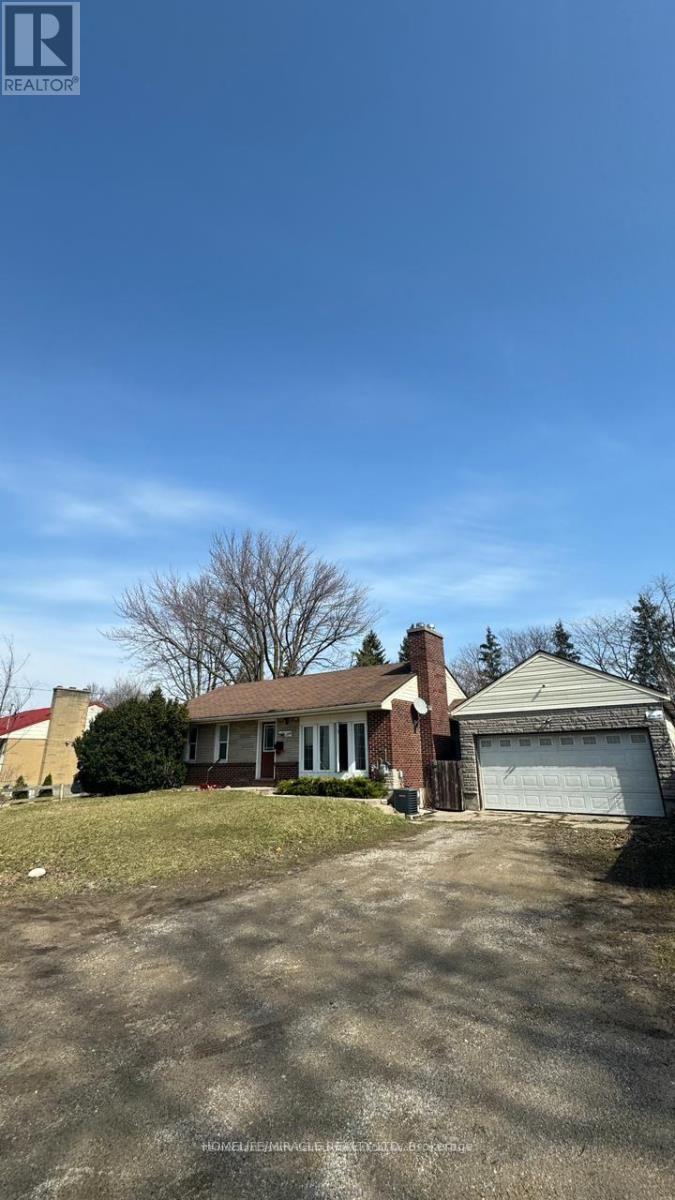 Photo 3 of 28 for 1326 Highbury Avenue N