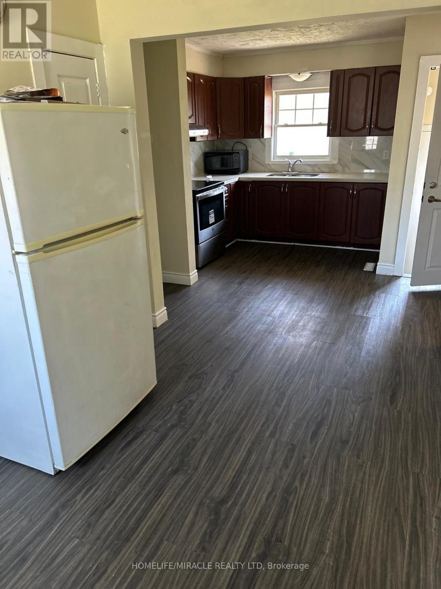 Photo 5 of 28 for 1326 Highbury Avenue N