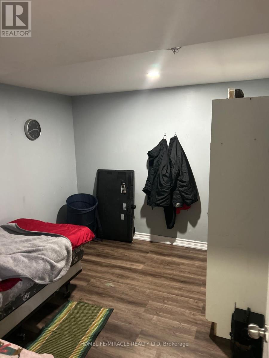 Photo 9 of 28 for 1326 Highbury Avenue N