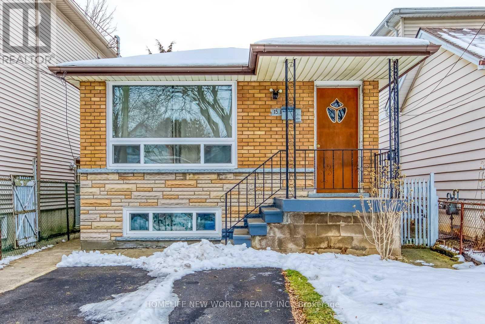 15 Holmes Avenue, Hamilton, Ontario  L8S 2K7 - Photo 1 - X12069168