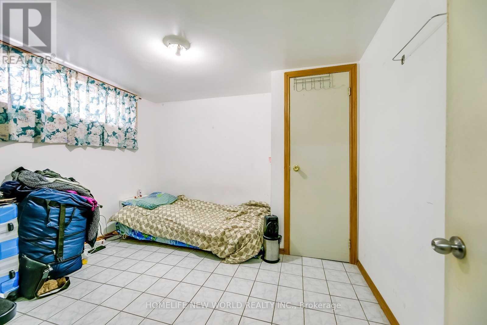 15 Holmes Avenue, Hamilton, Ontario  L8S 2K7 - Photo 20 - X12069168