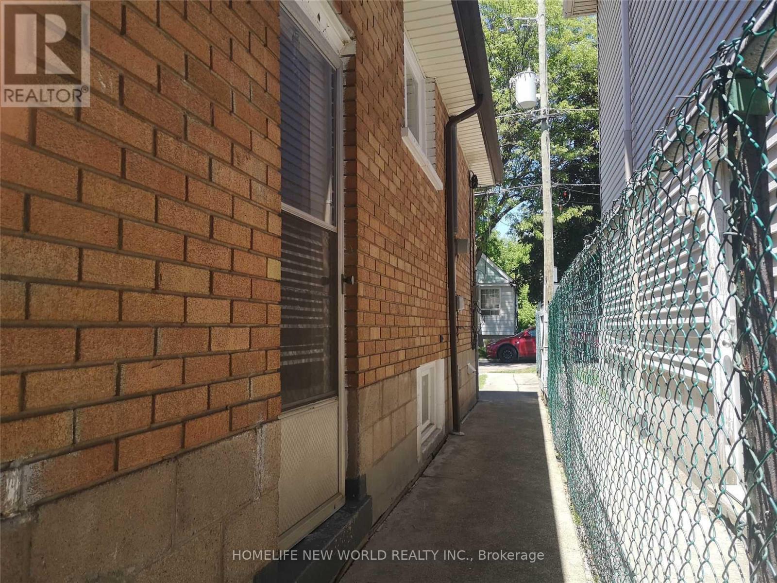 15 Holmes Avenue, Hamilton, Ontario  L8S 2K7 - Photo 26 - X12069168