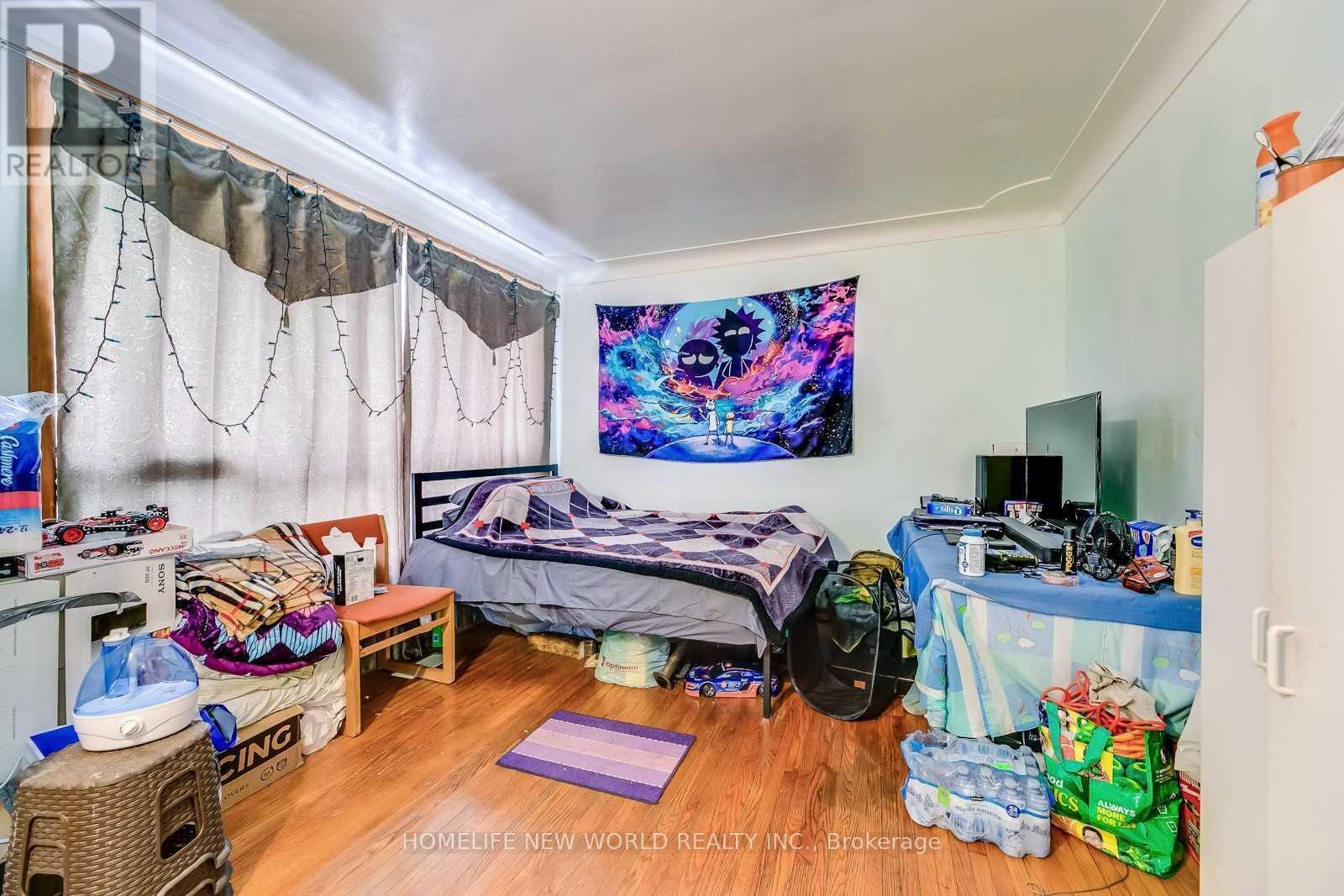 15 Holmes Avenue, Hamilton, Ontario  L8S 2K7 - Photo 6 - X12069168
