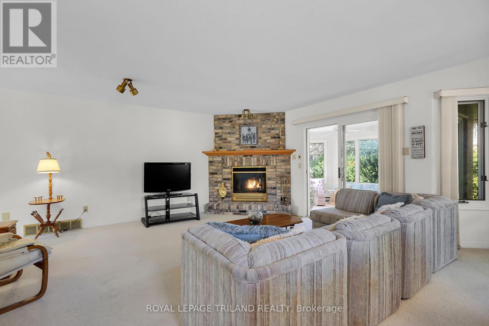 Photo 11 of 46 for 23 Muskoka Crescent