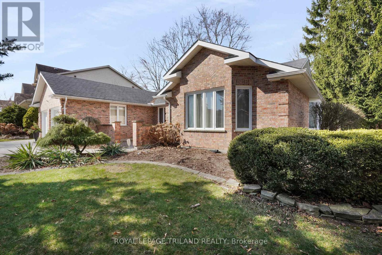 Photo 2 of 46 for 23 Muskoka Crescent