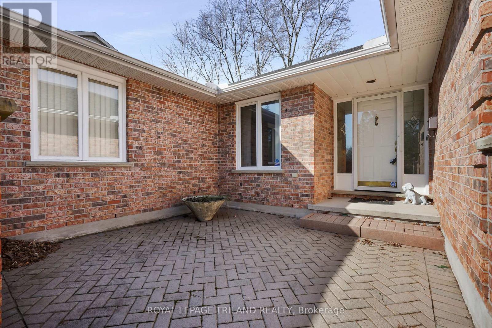 Photo 3 of 46 for 23 Muskoka Crescent