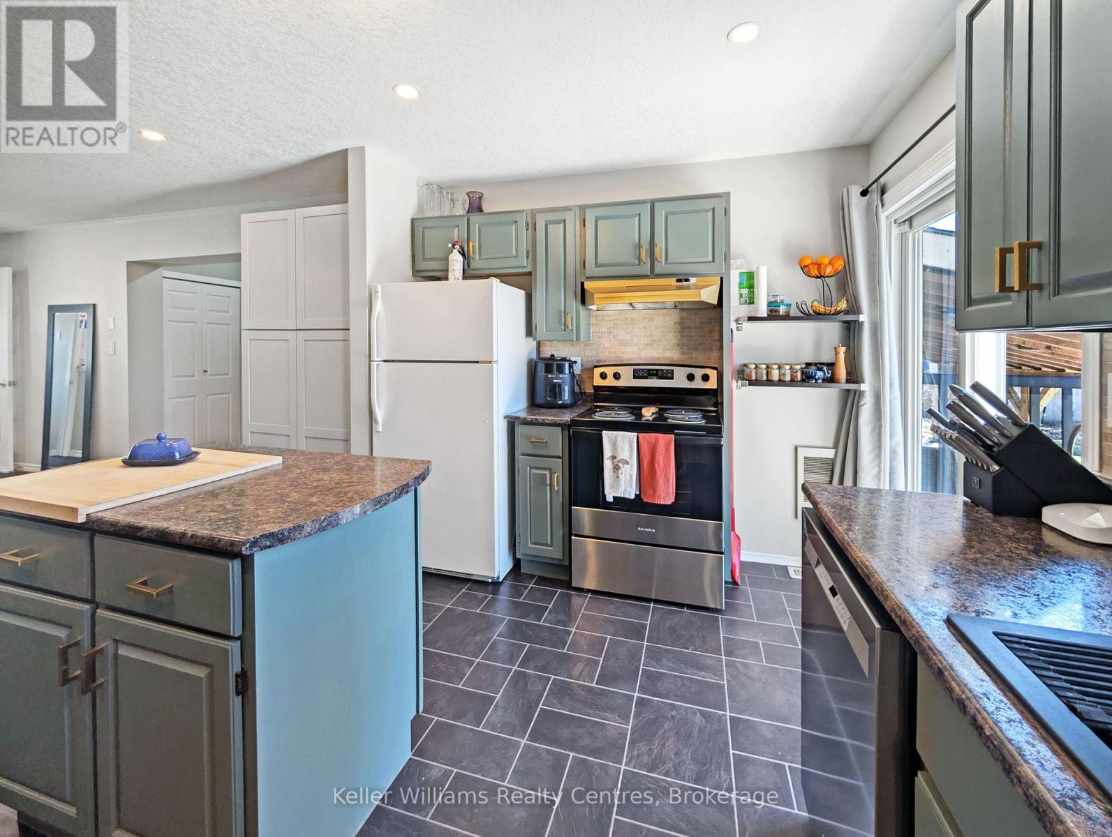 438 Johnston Avenue, Saugeen Shores, Ontario  N0H 2C1 - Photo 9 - X12069262