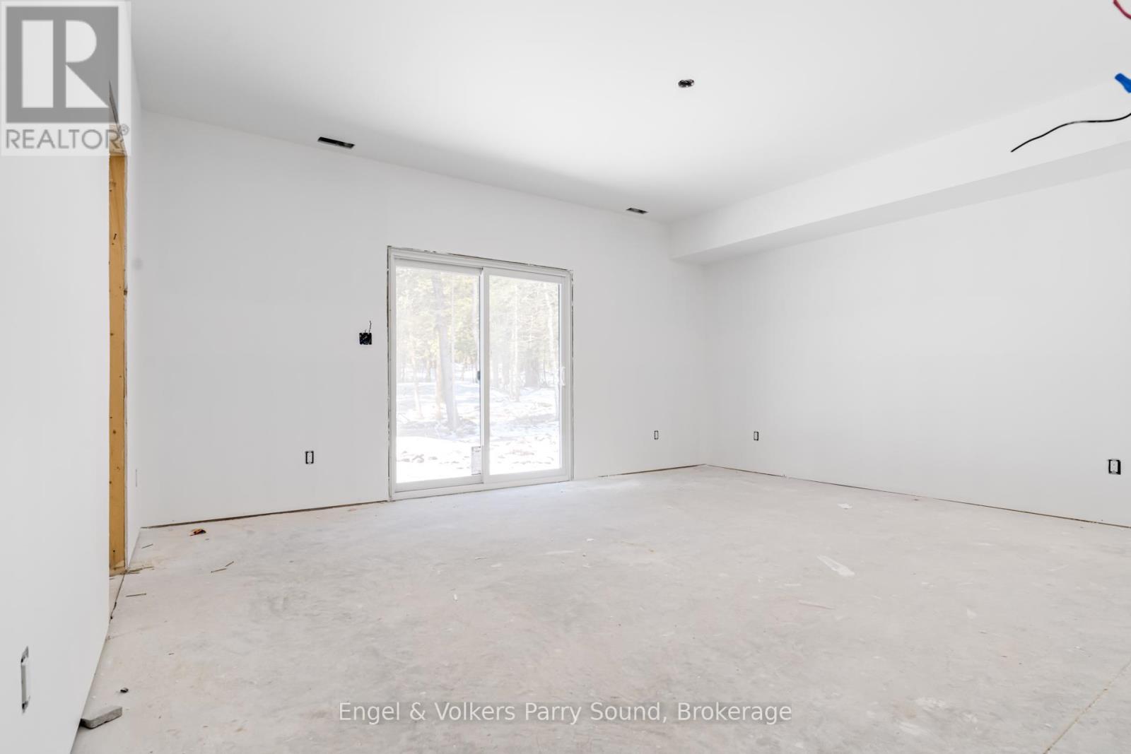 16 Lake Forest Drive, Mcdougall, Ontario  P2A 2W9 - Photo 8 - X12069264