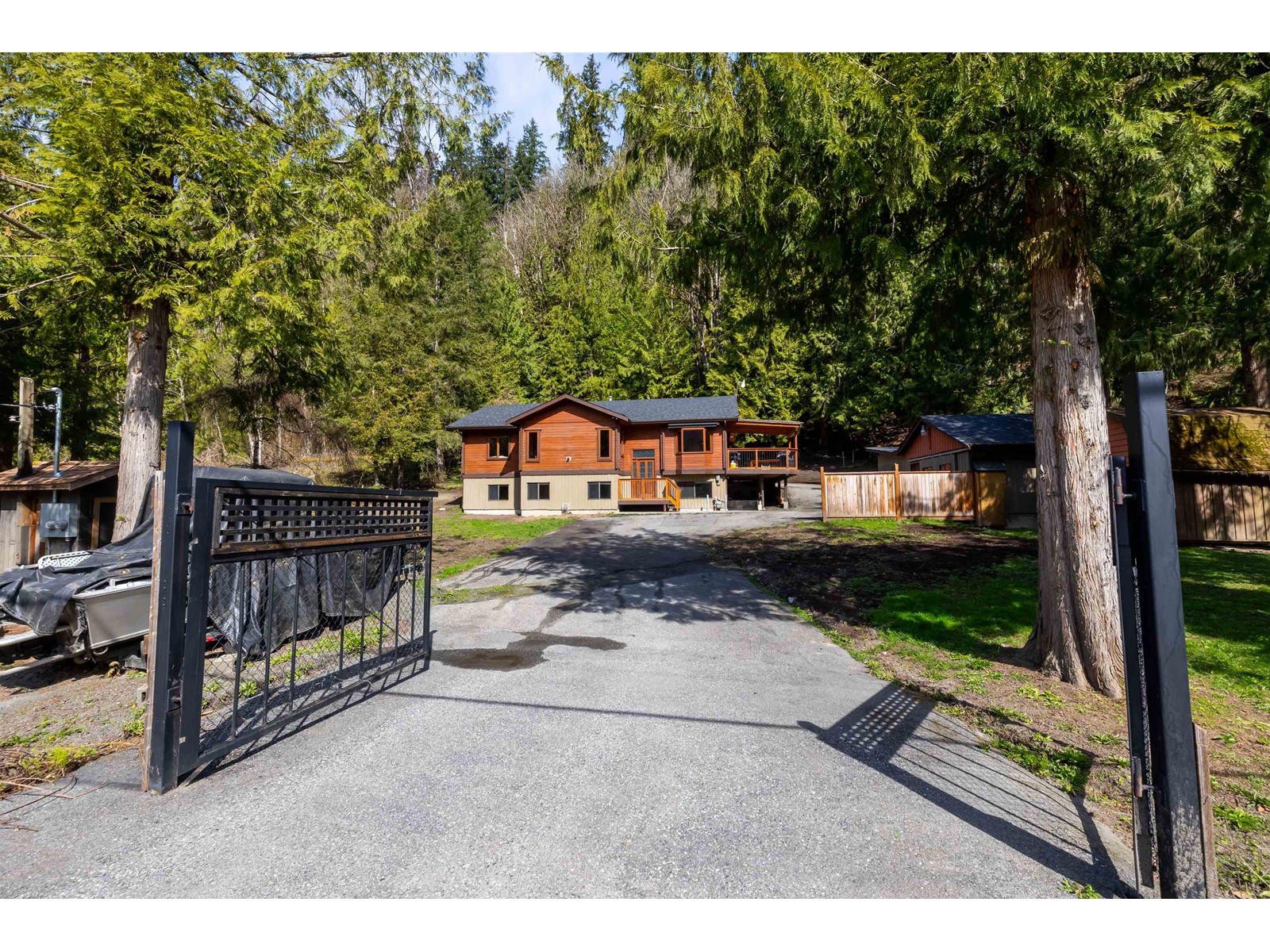 47251 Chilliwack Lake Road, Chilliwack River Valley, Chilliwack, British Columbia  V2R 4N3 - Photo 2 - R2986223