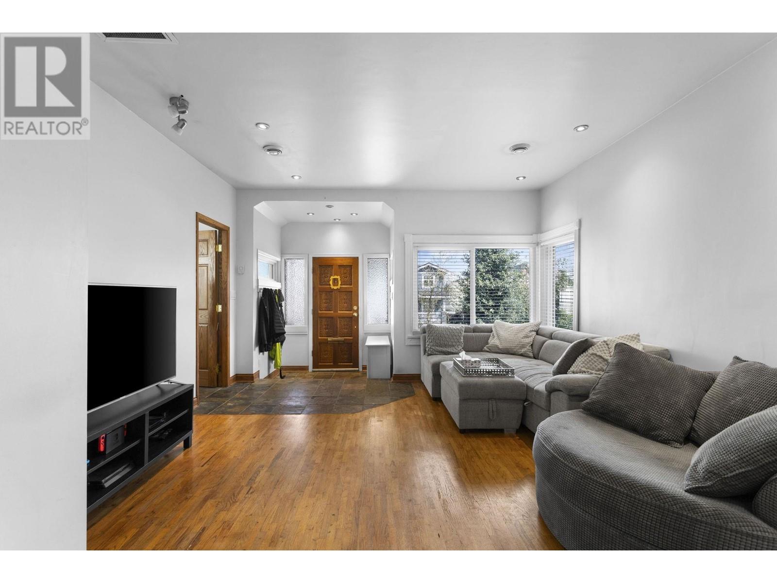 824 Scott Street, New Westminster, British Columbia  V3L 4T8 - Photo 5 - R2987508