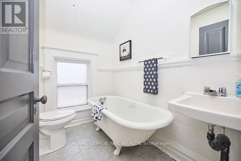 54 Henry Street, St. Catharines (451 - Downtown), Ontario  L2R 5T9 - Photo 24 - X11960110