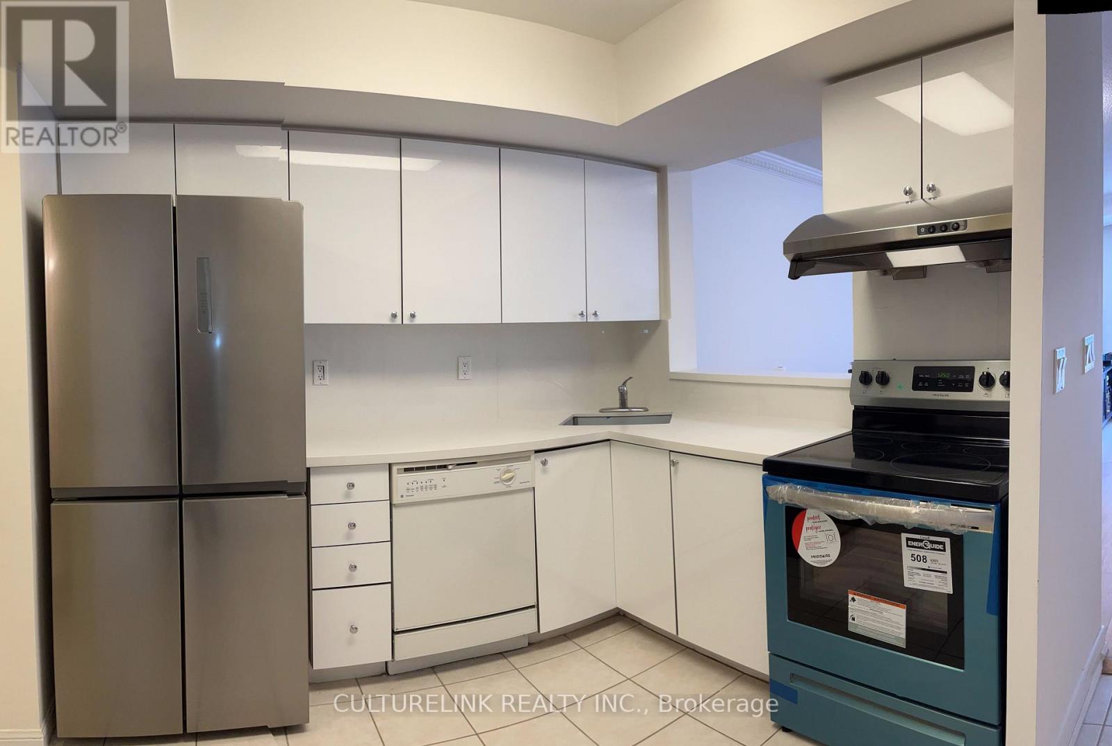 Property at 1502 - 28 SOMMERSET WAY image 3