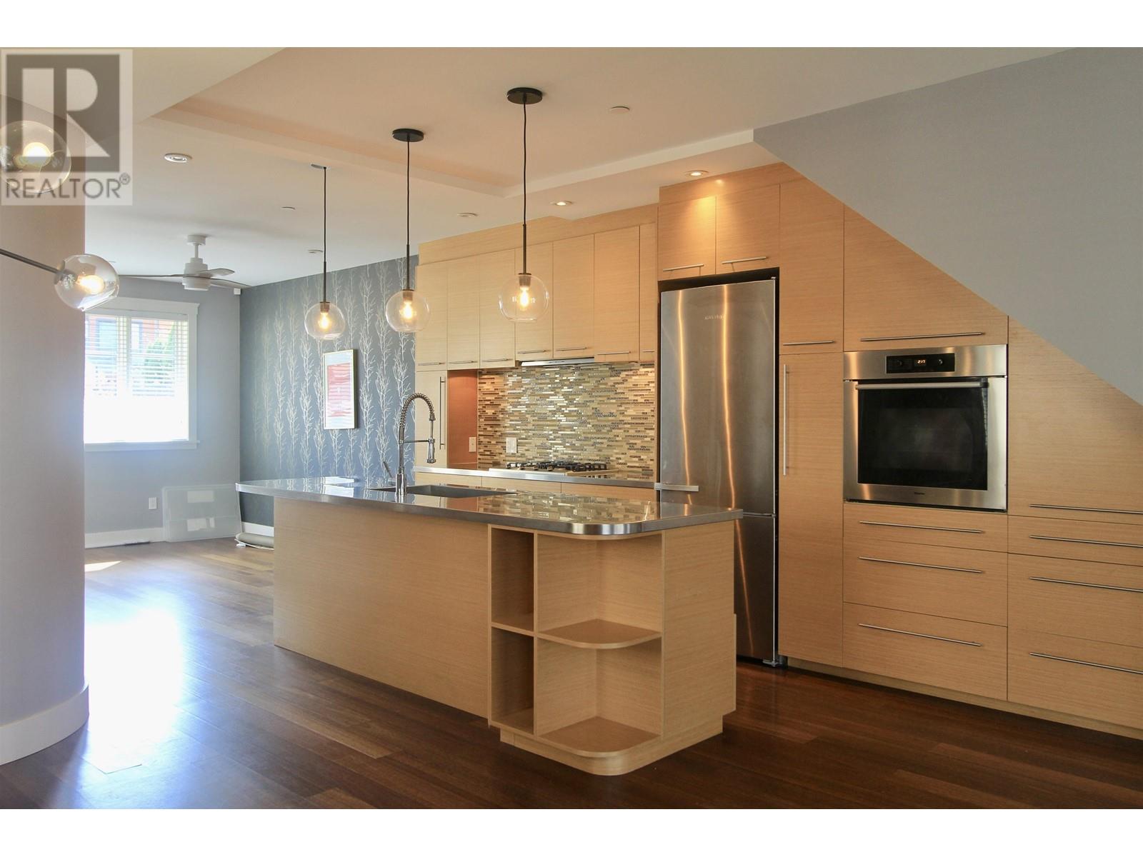 Property at 1842 W 12TH AVENUE image 3