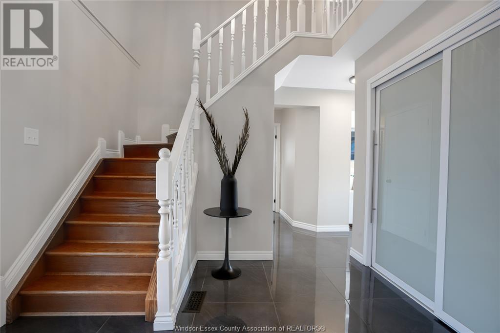 Property at 570 JARVIS image 4