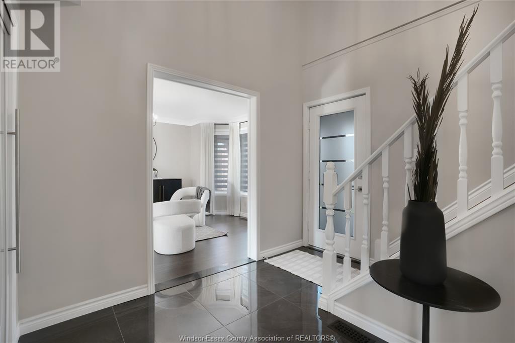 Property at 570 JARVIS image 5