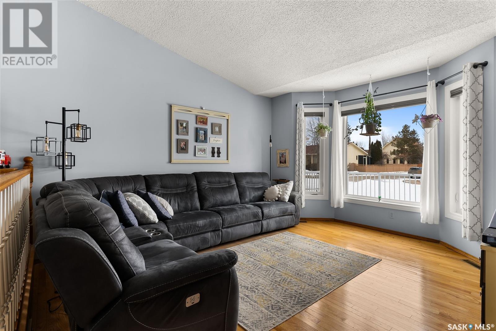 Property at 3503 Apple GROVE image 4