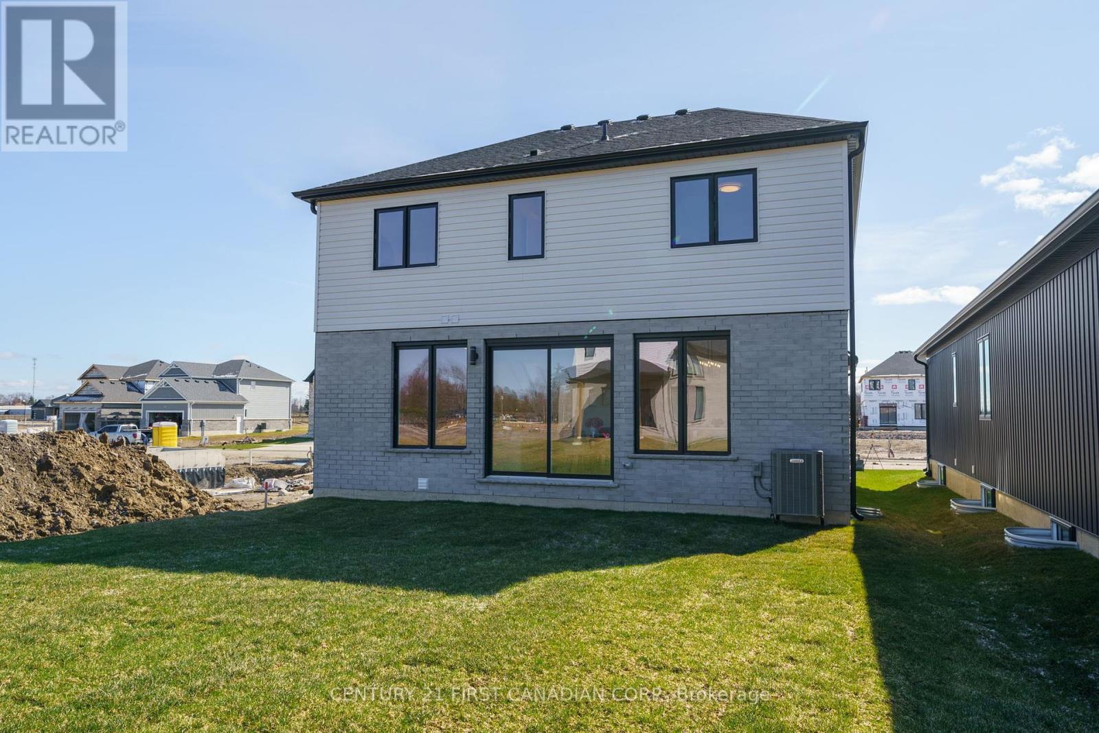 15 Sheldabren Street, North Middlesex, Ontario  N0M 1A0 - Photo 2 - X12069465