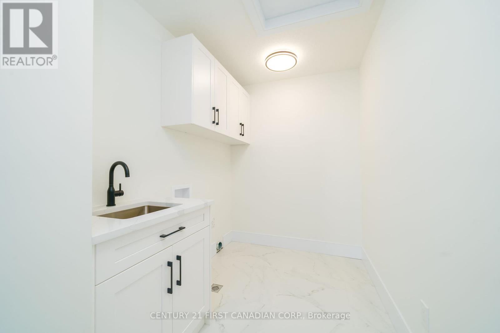 15 Sheldabren Street, North Middlesex, Ontario  N0M 1A0 - Photo 24 - X12069465