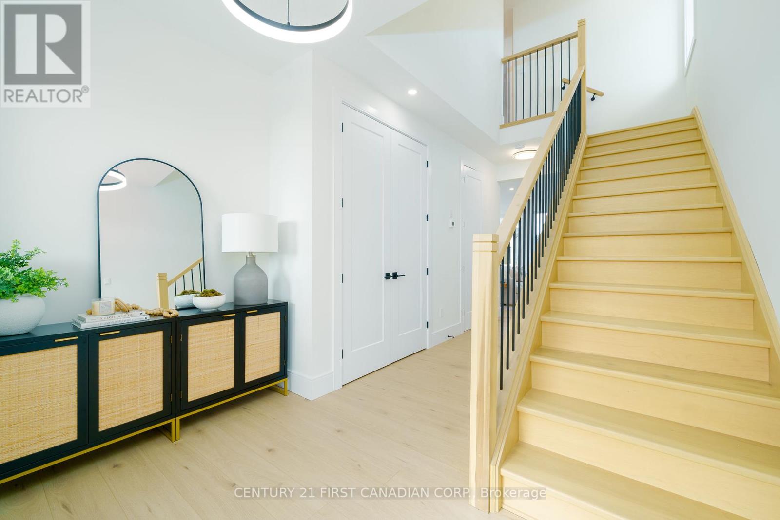 15 Sheldabren Street, North Middlesex, Ontario  N0M 1A0 - Photo 4 - X12069465