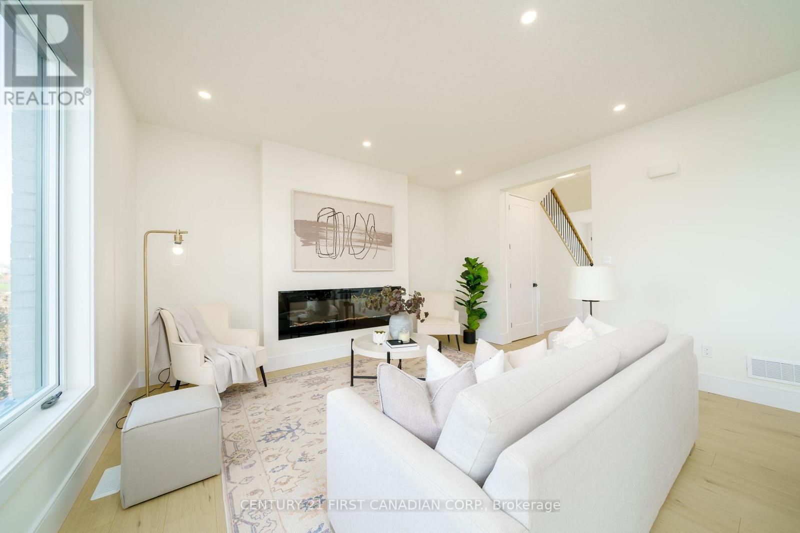 15 Sheldabren Street, North Middlesex, Ontario  N0M 1A0 - Photo 7 - X12069465