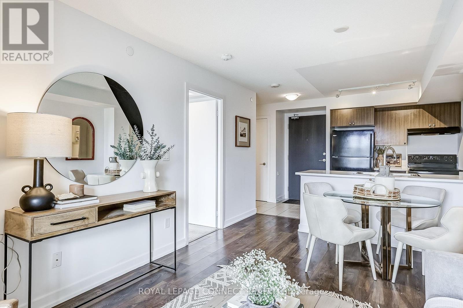 321 - 8 TRENT AVENUE, Toronto, Ontario