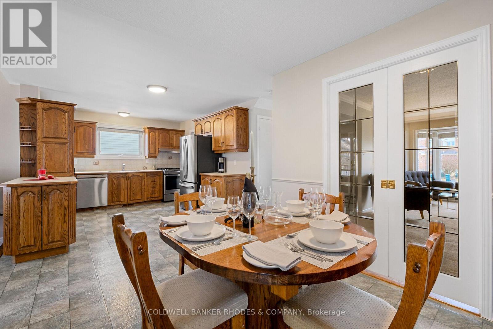 2184 East Acres Road, Ottawa, Ontario  K1J 9A7 - Photo 12 - X12069452