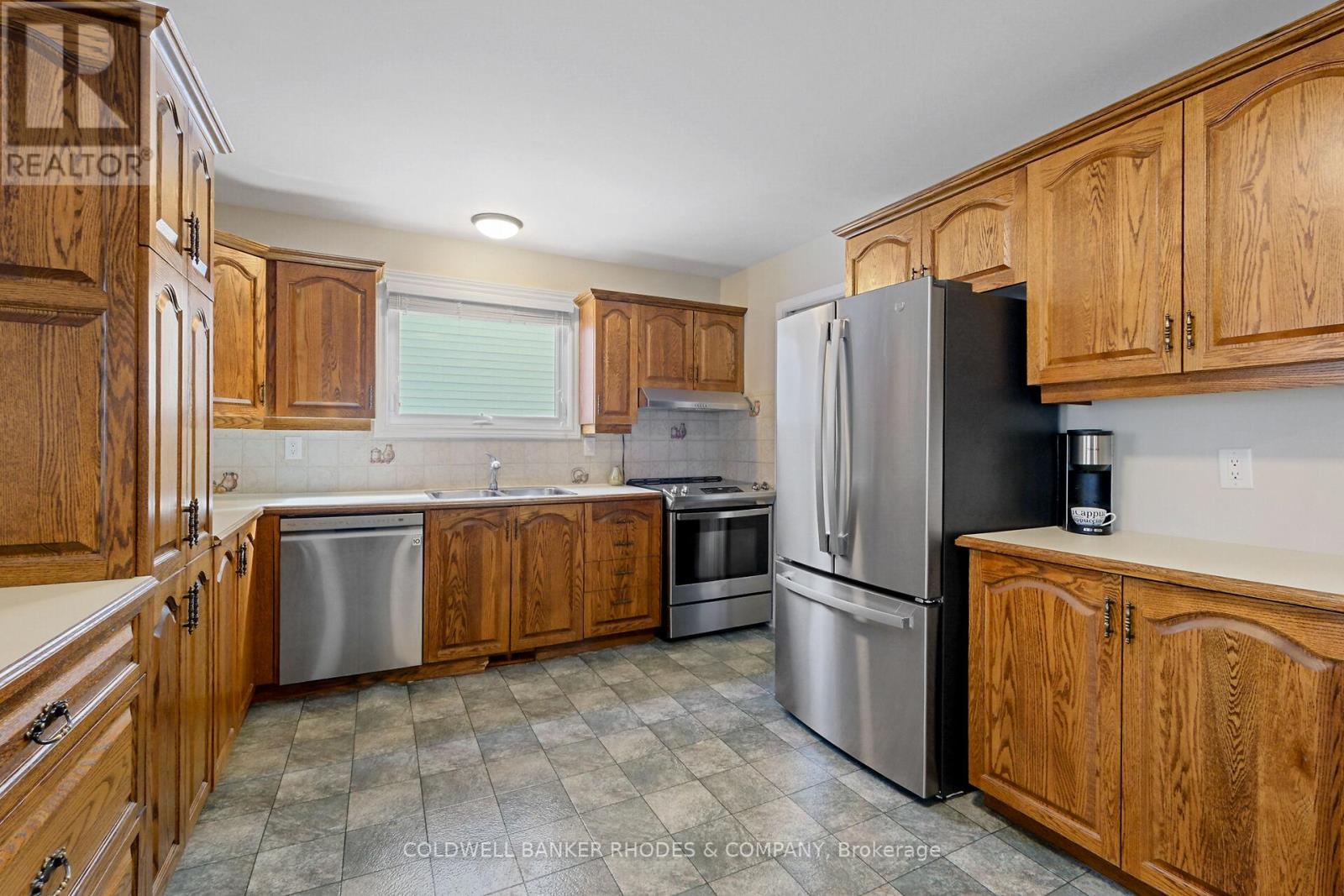 2184 East Acres Road, Ottawa, Ontario  K1J 9A7 - Photo 13 - X12069452