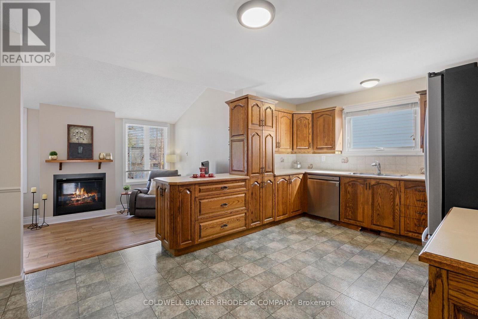 2184 East Acres Road, Ottawa, Ontario  K1J 9A7 - Photo 14 - X12069452
