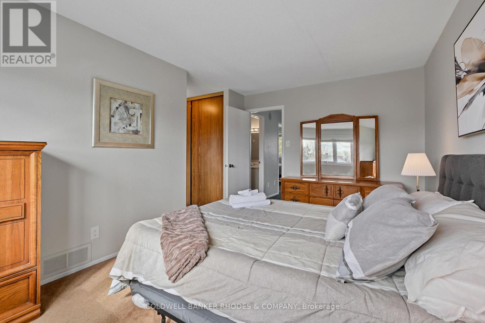 2184 East Acres Road, Ottawa, Ontario  K1J 9A7 - Photo 32 - X12069452
