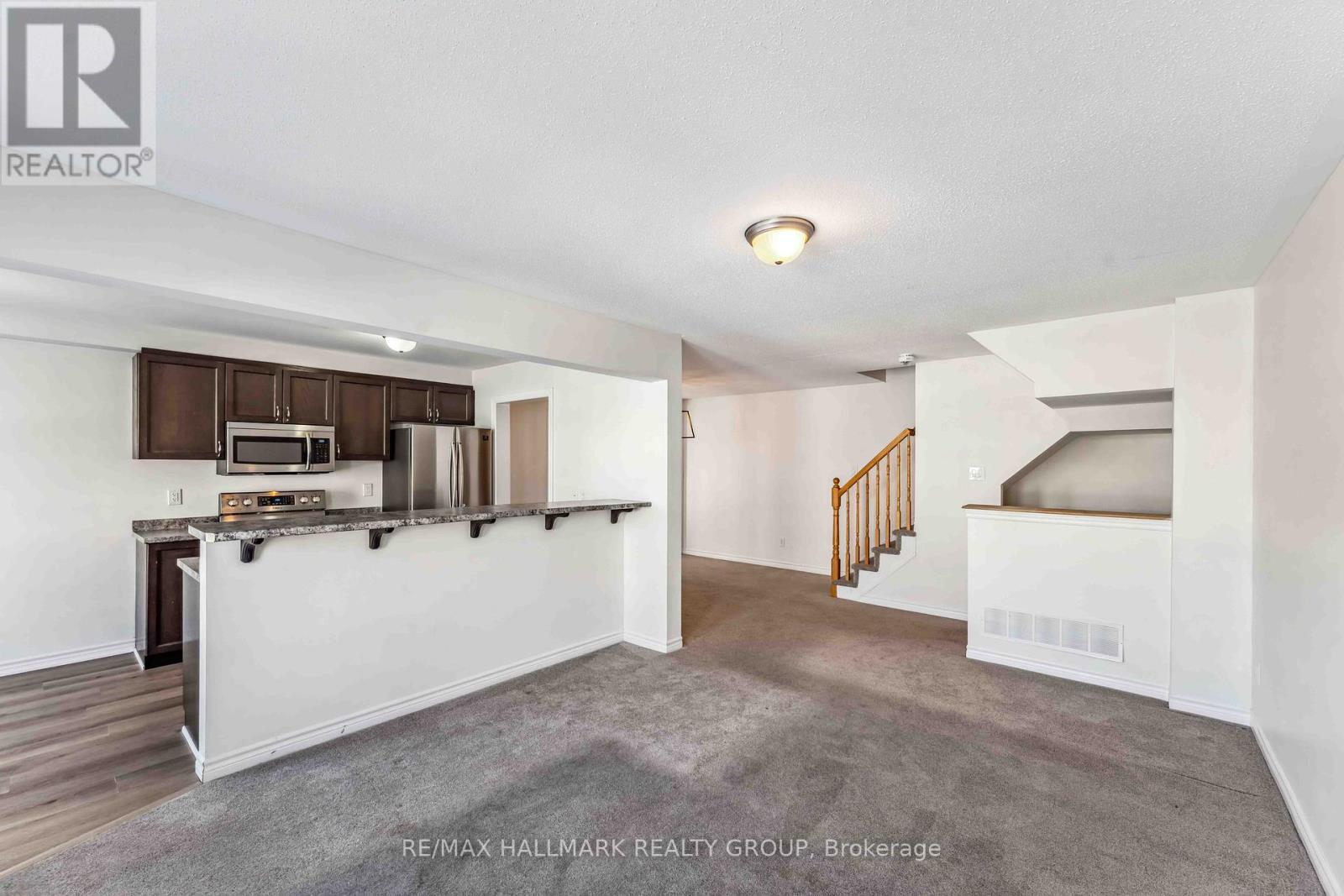 567 Roundleaf Way, Ottawa, Ontario  K2S 1E7 - Photo 11 - X12069485
