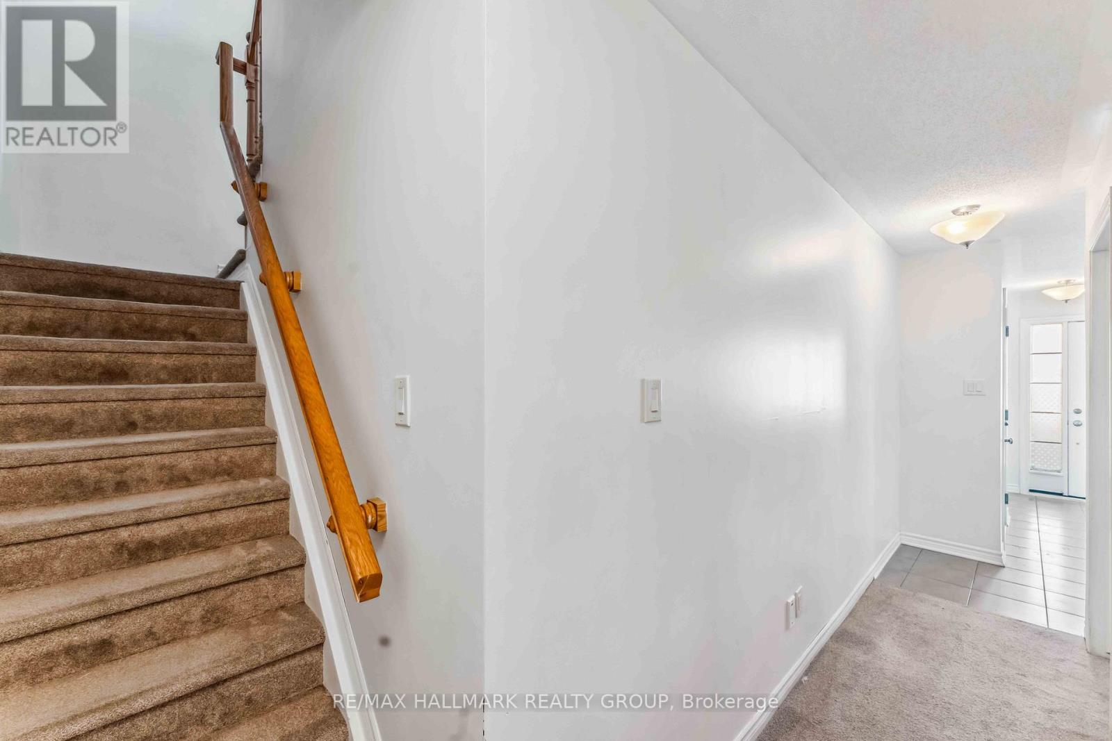 567 Roundleaf Way, Ottawa, Ontario  K2S 1E7 - Photo 7 - X12069485
