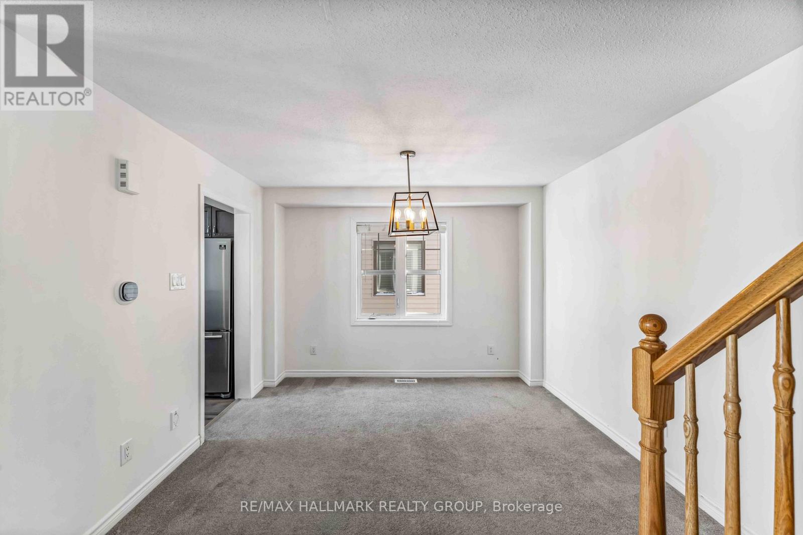 567 Roundleaf Way, Ottawa, Ontario  K2S 1E7 - Photo 9 - X12069485