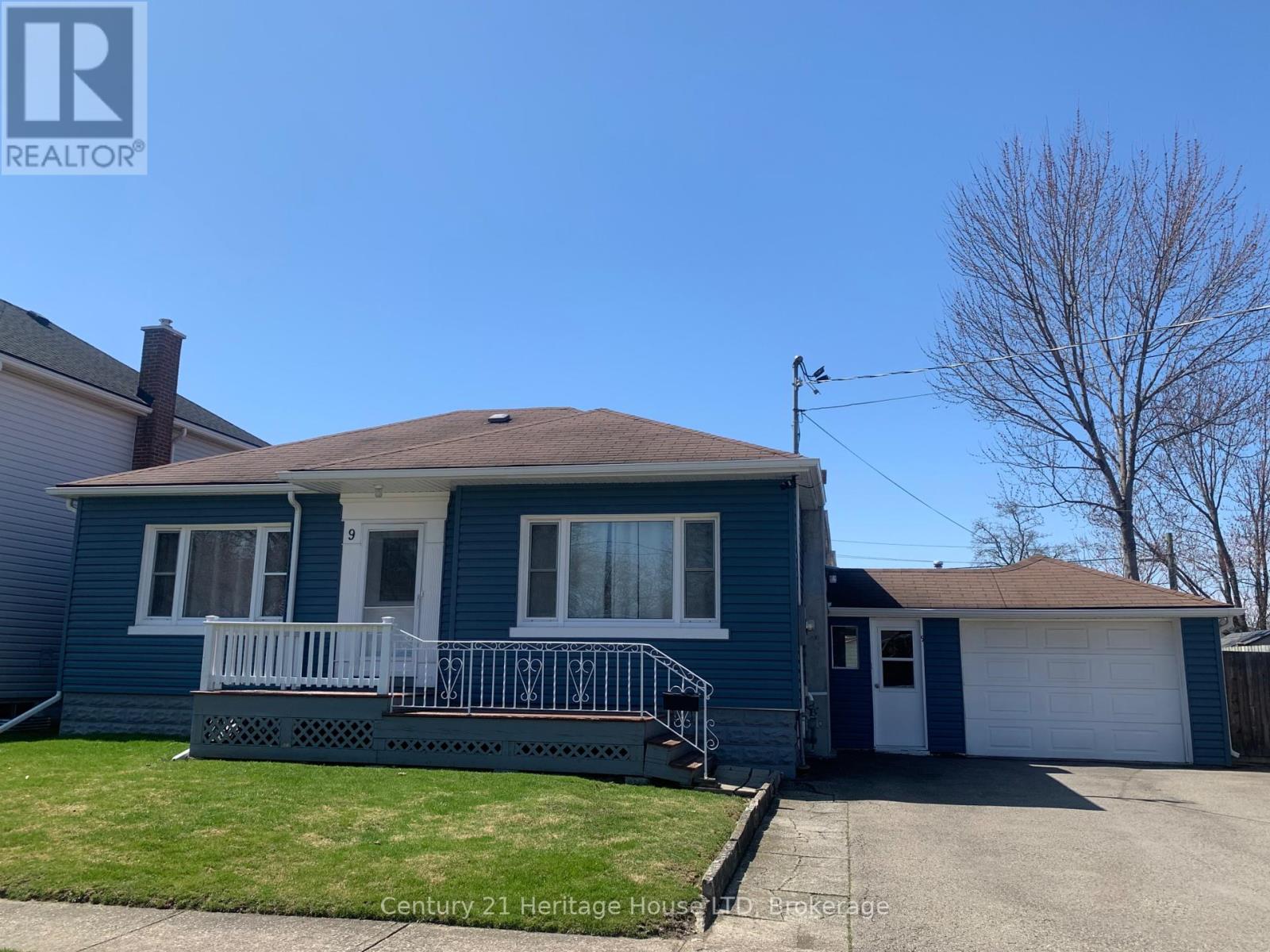 9 LYONS AVENUE, Welland, Ontario