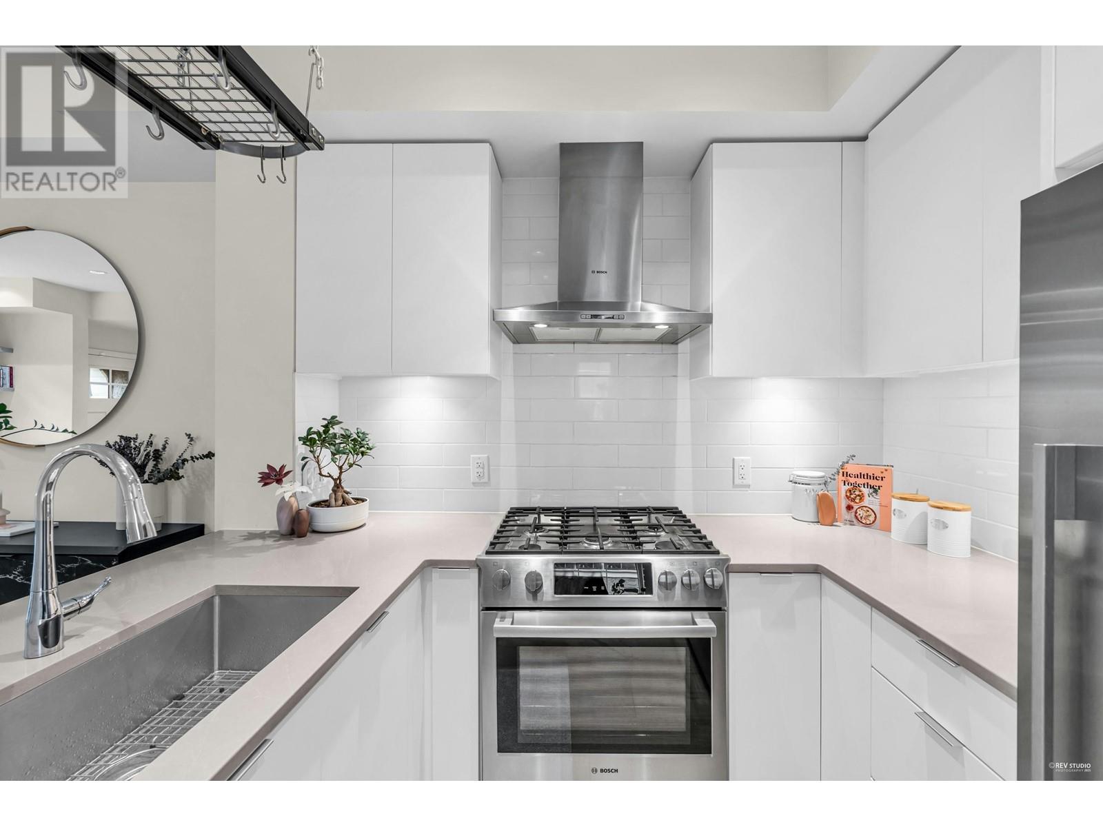 8570 Osler Street, Vancouver, British Columbia  V6P 0G4 - Photo 10 - R2987320
