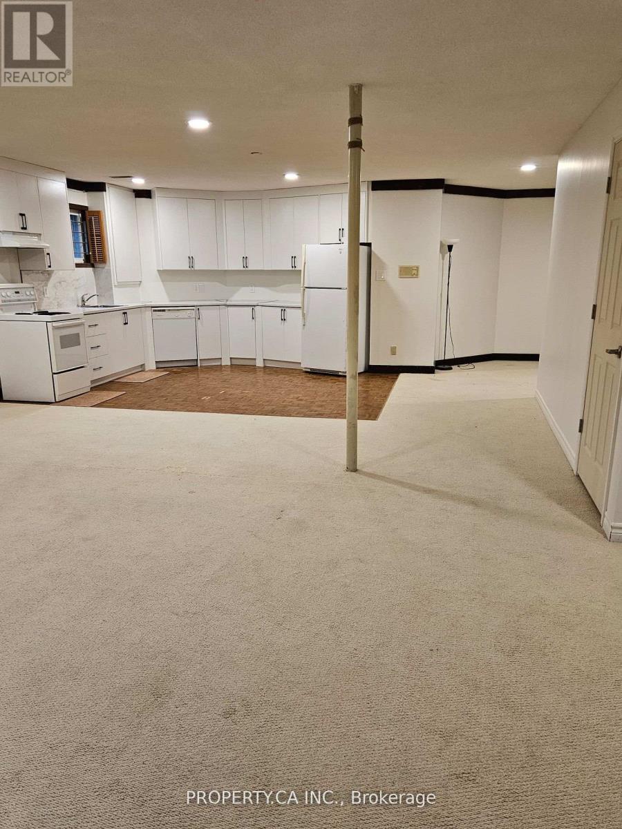 Bsmt - 16 Fleming Drive, Toronto (Bayview Woods-Steeles), Ontario  M2K 2N9 - Photo 1 - C12069332