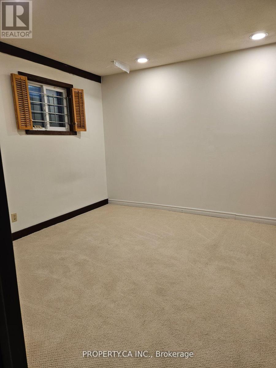 Bsmt - 16 Fleming Drive, Toronto (Bayview Woods-Steeles), Ontario  M2K 2N9 - Photo 10 - C12069332