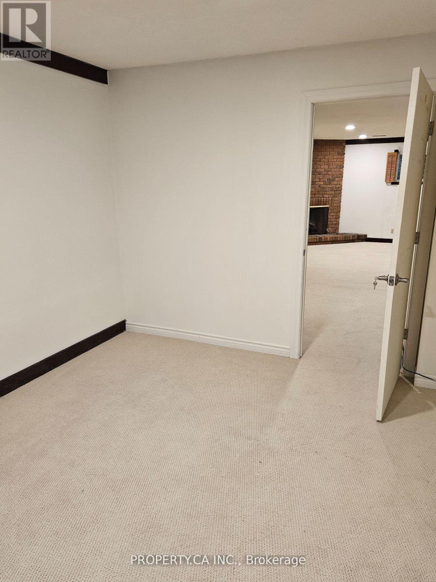 Bsmt - 16 Fleming Drive, Toronto (Bayview Woods-Steeles), Ontario  M2K 2N9 - Photo 11 - C12069332