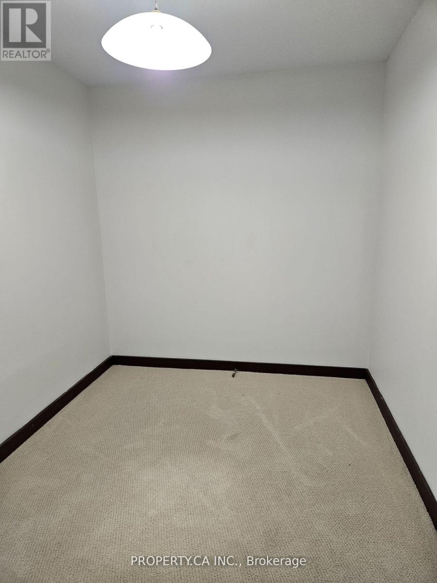 Bsmt - 16 Fleming Drive, Toronto (Bayview Woods-Steeles), Ontario  M2K 2N9 - Photo 13 - C12069332