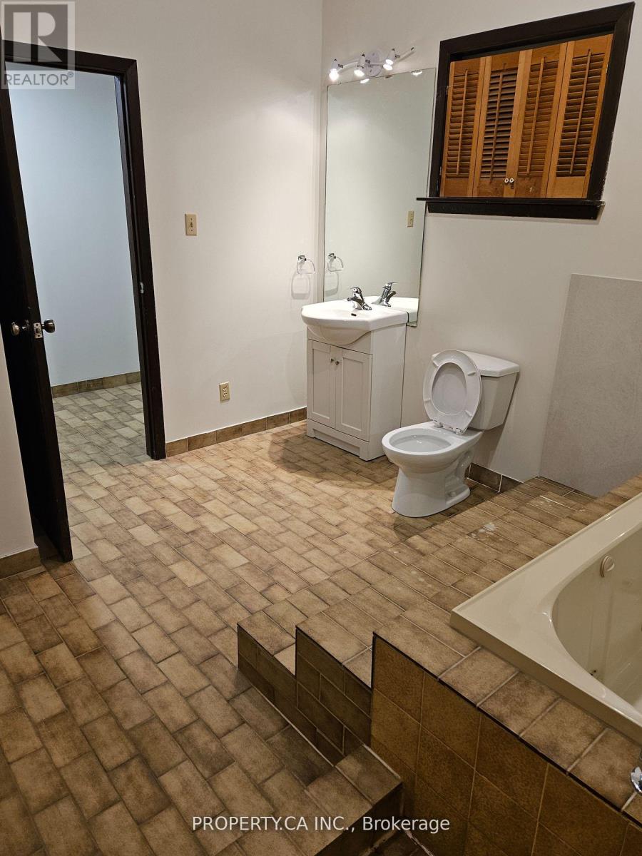 Bsmt - 16 Fleming Drive, Toronto (Bayview Woods-Steeles), Ontario  M2K 2N9 - Photo 14 - C12069332