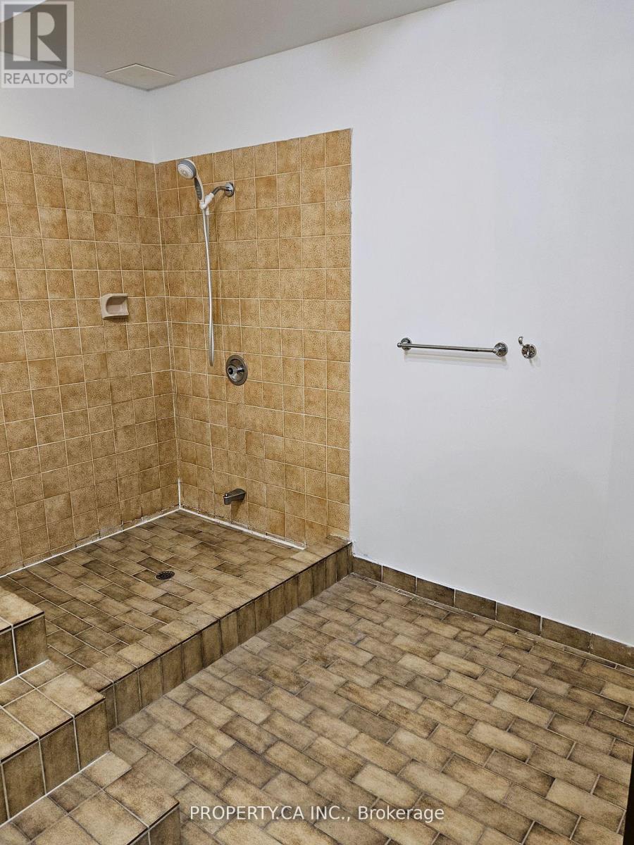 Bsmt - 16 Fleming Drive, Toronto (Bayview Woods-Steeles), Ontario  M2K 2N9 - Photo 16 - C12069332