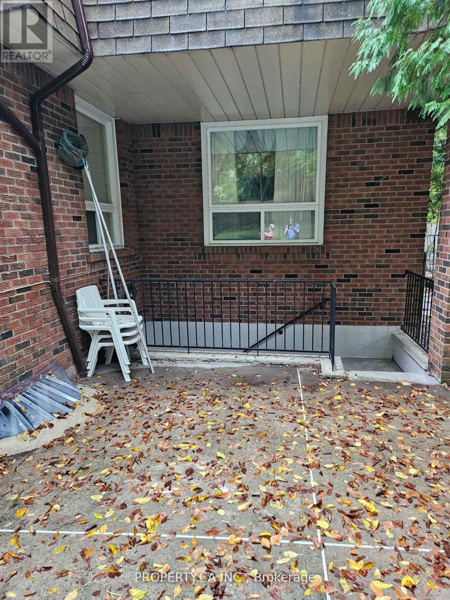 Bsmt - 16 Fleming Drive, Toronto (Bayview Woods-Steeles), Ontario  M2K 2N9 - Photo 19 - C12069332
