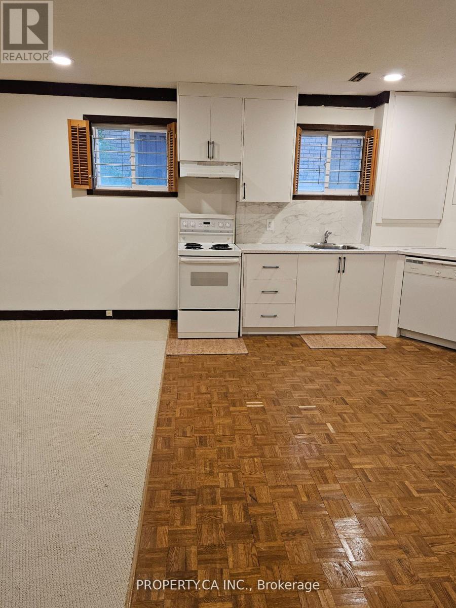 Bsmt - 16 Fleming Drive, Toronto (Bayview Woods-Steeles), Ontario  M2K 2N9 - Photo 6 - C12069332