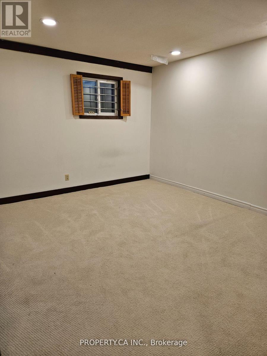 Bsmt - 16 Fleming Drive, Toronto (Bayview Woods-Steeles), Ontario  M2K 2N9 - Photo 7 - C12069332