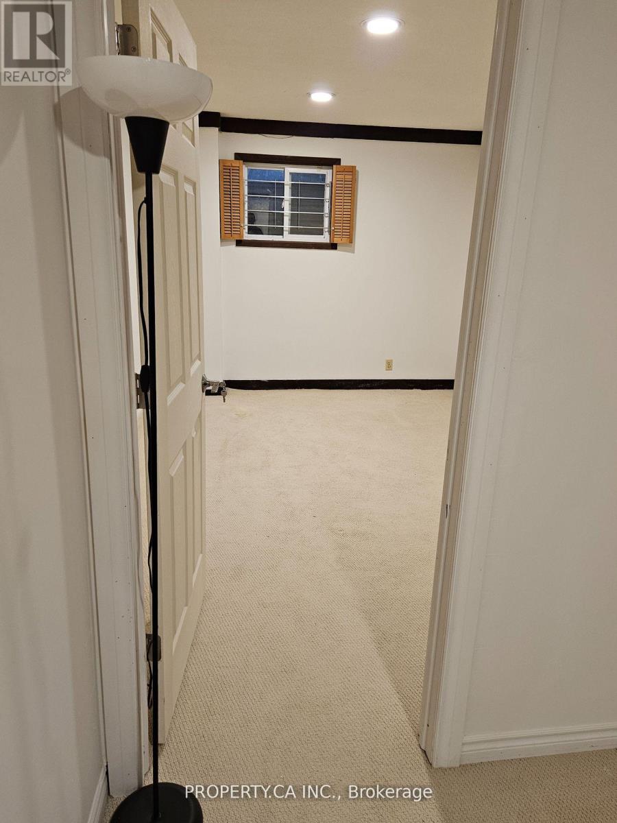 Bsmt - 16 Fleming Drive, Toronto (Bayview Woods-Steeles), Ontario  M2K 2N9 - Photo 8 - C12069332